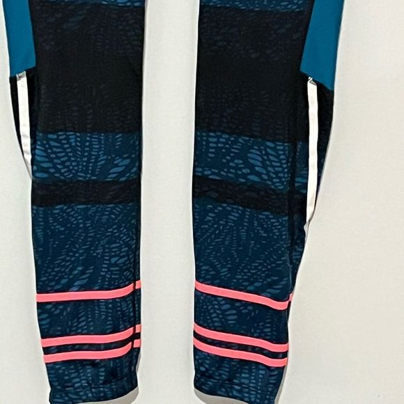 New Balance size M leggings with great geo- design and reflective strips EUC - Picture 14 of 14